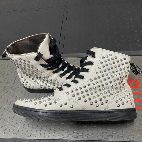 Dr. Martens Shorestud white spiked canvas shoes - Picture 3 of 16